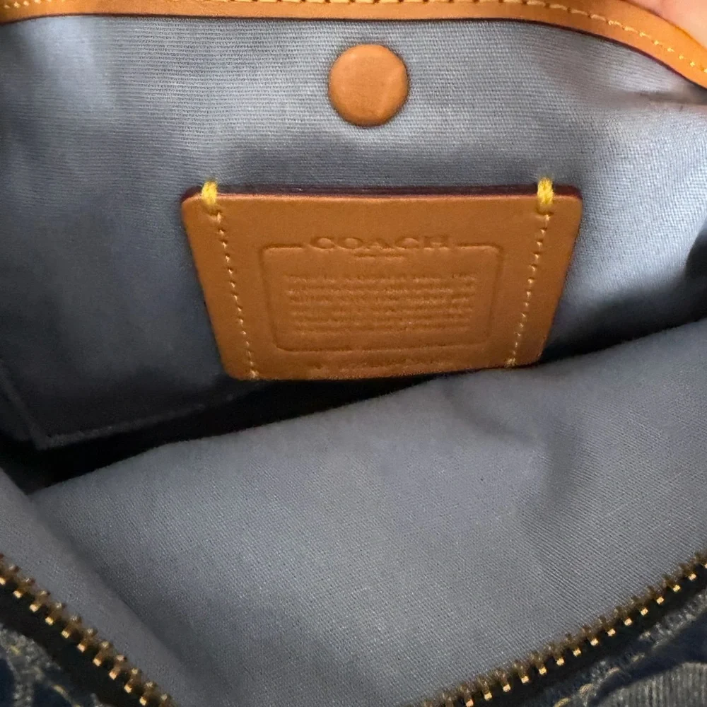 Authentic. Coach Tali bucket bag in Denim and Leather - Picture 10 of 13